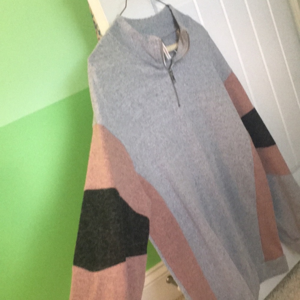 sweatshirt - Picture 2 of 4